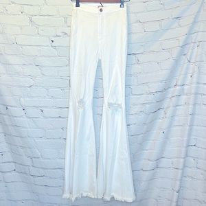 Vibrant Distressed White Flare Jeans Size 9 / 28 Excellent Condition